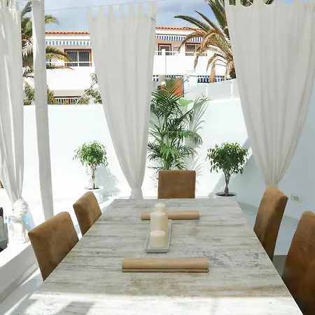 Cosy Las Americas * アデヘ